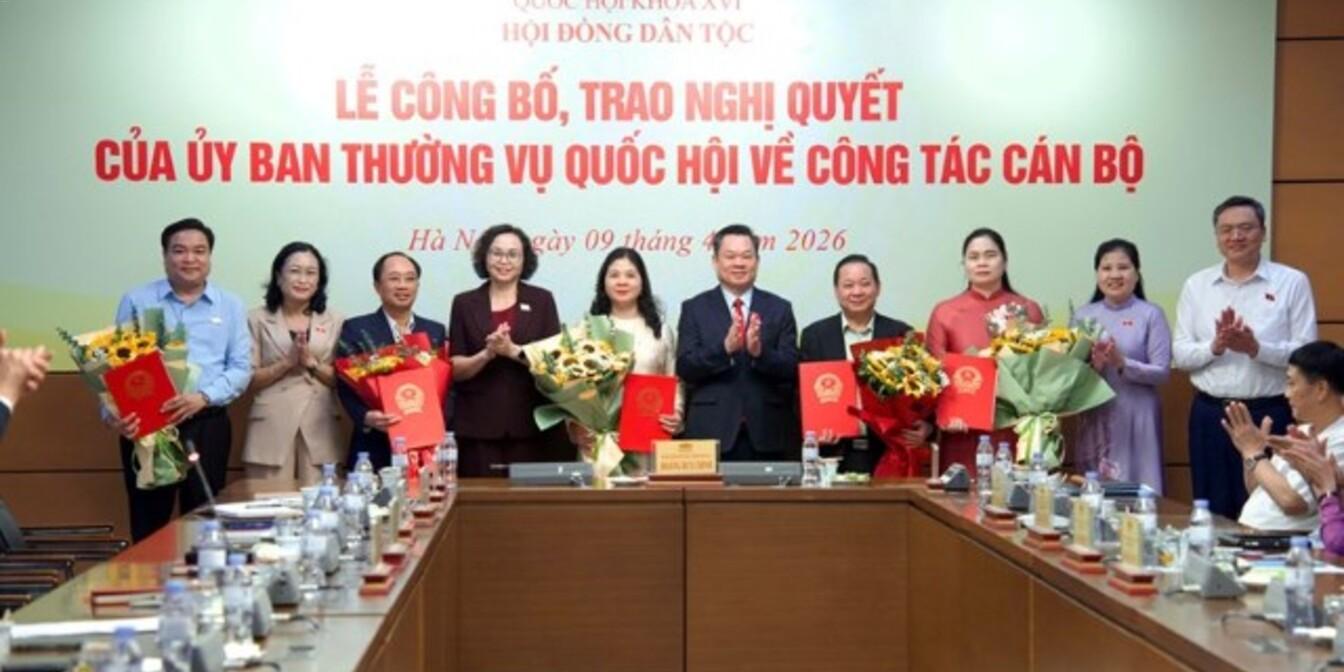Hội đồng Dân tộc tổ chức Lễ công bố, trao Nghị quyết của Ủy ban Thường vụ Quốc hội về công tác cán bộ