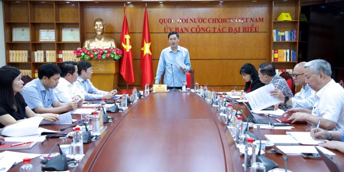 Thường trực Ủy ban Công tác đại biểu thẩm tra sơ bộ Tờ trình của Thủ tướng Chính phủ về cơ cấu số lượng thành viên Chính phủ nhiệm kỳ Quốc hội khoá XVI.