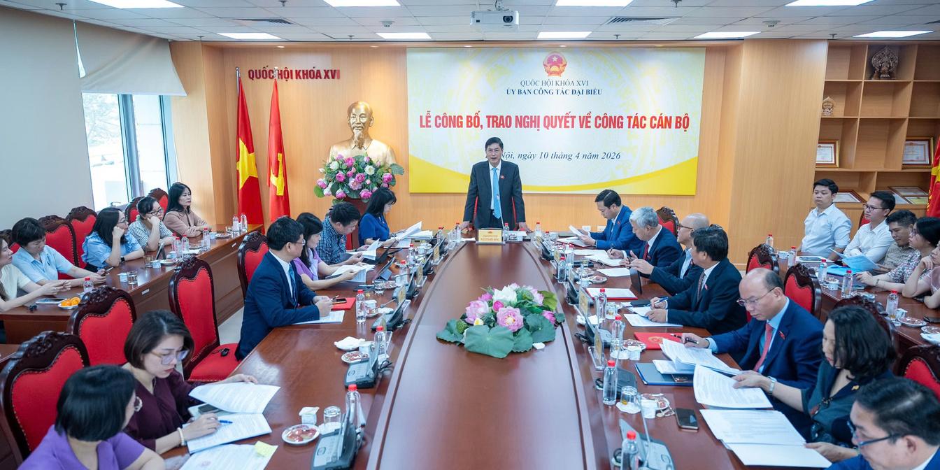Ủy ban Công tác đại biểu của Quốc hội tổ chức Lễ công bố, trao Nghị quyết của Ủy ban Thường vụ Quốc hội về công tác cán bộ