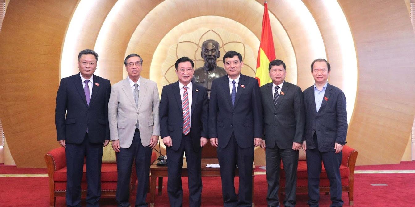 Chủ nhiệm Ủy ban Văn hoá và Xã hội của Quốc hội Nguyễn Đắc Vinh tiếp và làm việc với Đại sứ Du lịch Việt Nam tại Hàn Quốc Lý Xương Căn