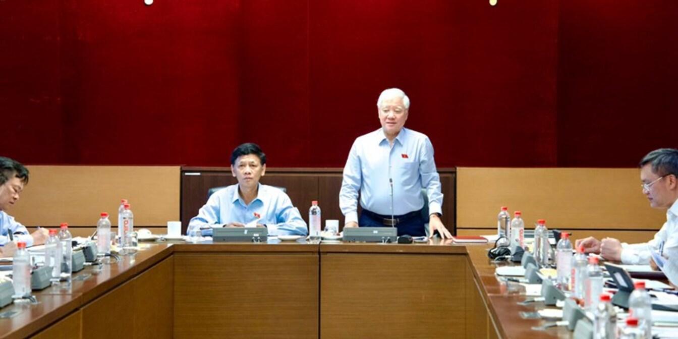 Phó Chủ tịch Thường trực Quốc hội Đỗ Văn Chiến dự Phiên họp thường kỳ của Thường trực Hội đồng Dân tộc