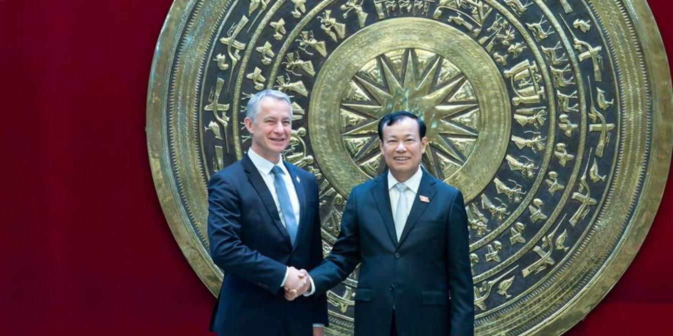 Việt Nam - Pháp tăng cường hợp tác nghị viện vì hòa bình, ổn định và phát triển
