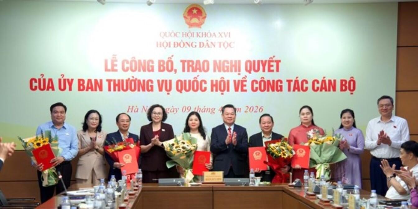 Hội đồng Dân tộc tổ chức Lễ công bố, trao Nghị quyết của Ủy ban Thường vụ Quốc hội về công tác cán bộ