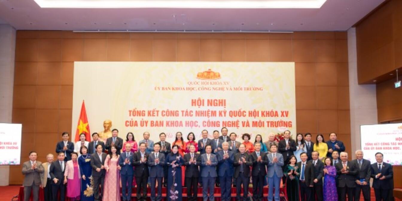 Ủy ban Khoa học, Công nghệ và Môi trường tiếp tục gieo những hạt giống của tri thức và sự liêm chính vào từng dự án luật