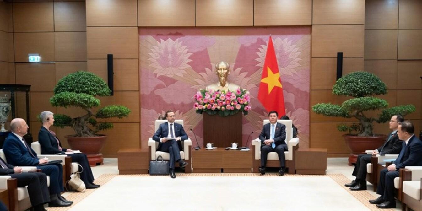 Phó Chủ tịch Quốc hội Nguyễn Hồng Diên hội kiến với Chủ tịch Uỷ ban Nghị viện EFTA