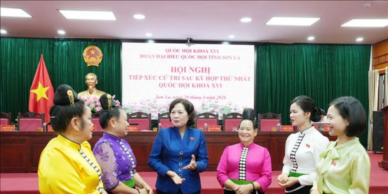 Phó Chủ tịch Quốc hội Nguyễn Thị Hồng tiếp xúc cử tri tại Sơn La