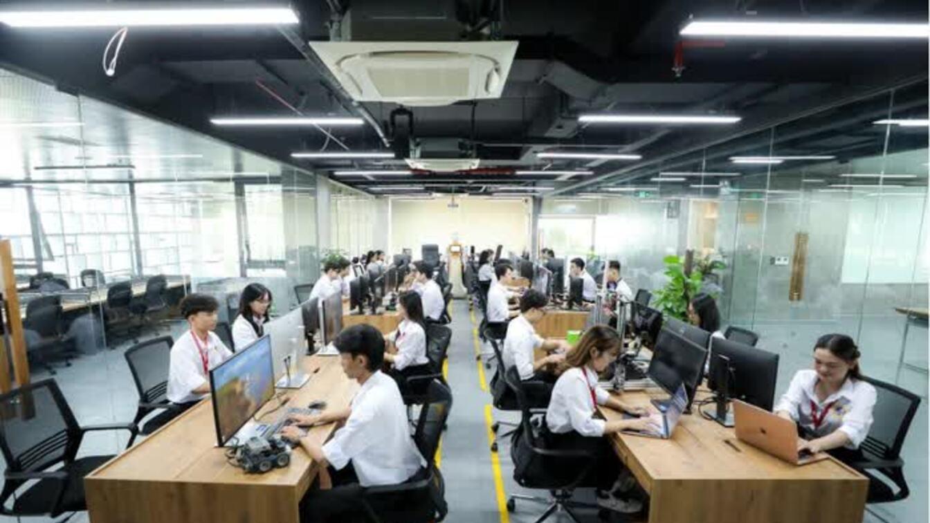 Người trẻ cần chuẩn bị gì cho nghề nghiệp trong thời đại trí tuệ nhân tạo?