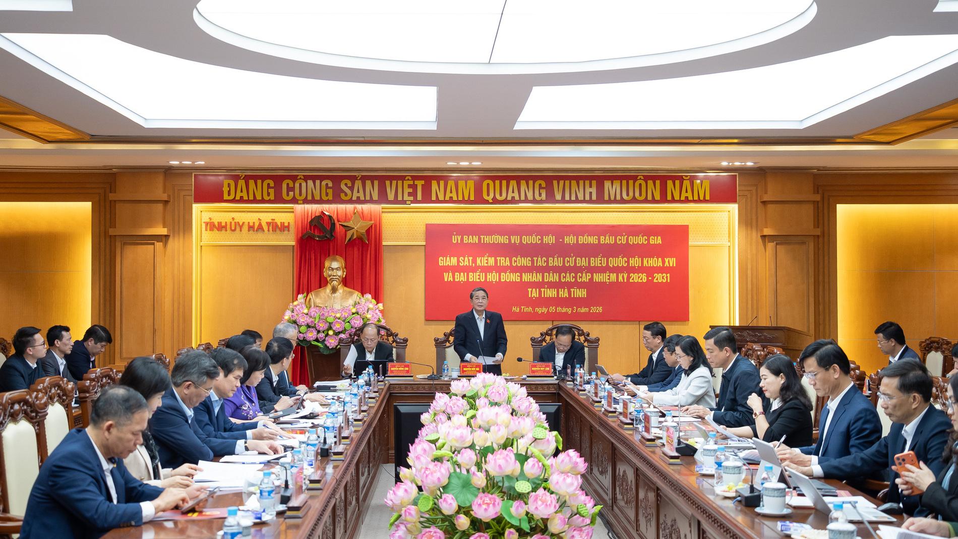 Phó Chủ tịch Quốc hội Nguyễn Đức Hải giám sát, kiểm tra công tác bầu cử tại Hà Tĩnh