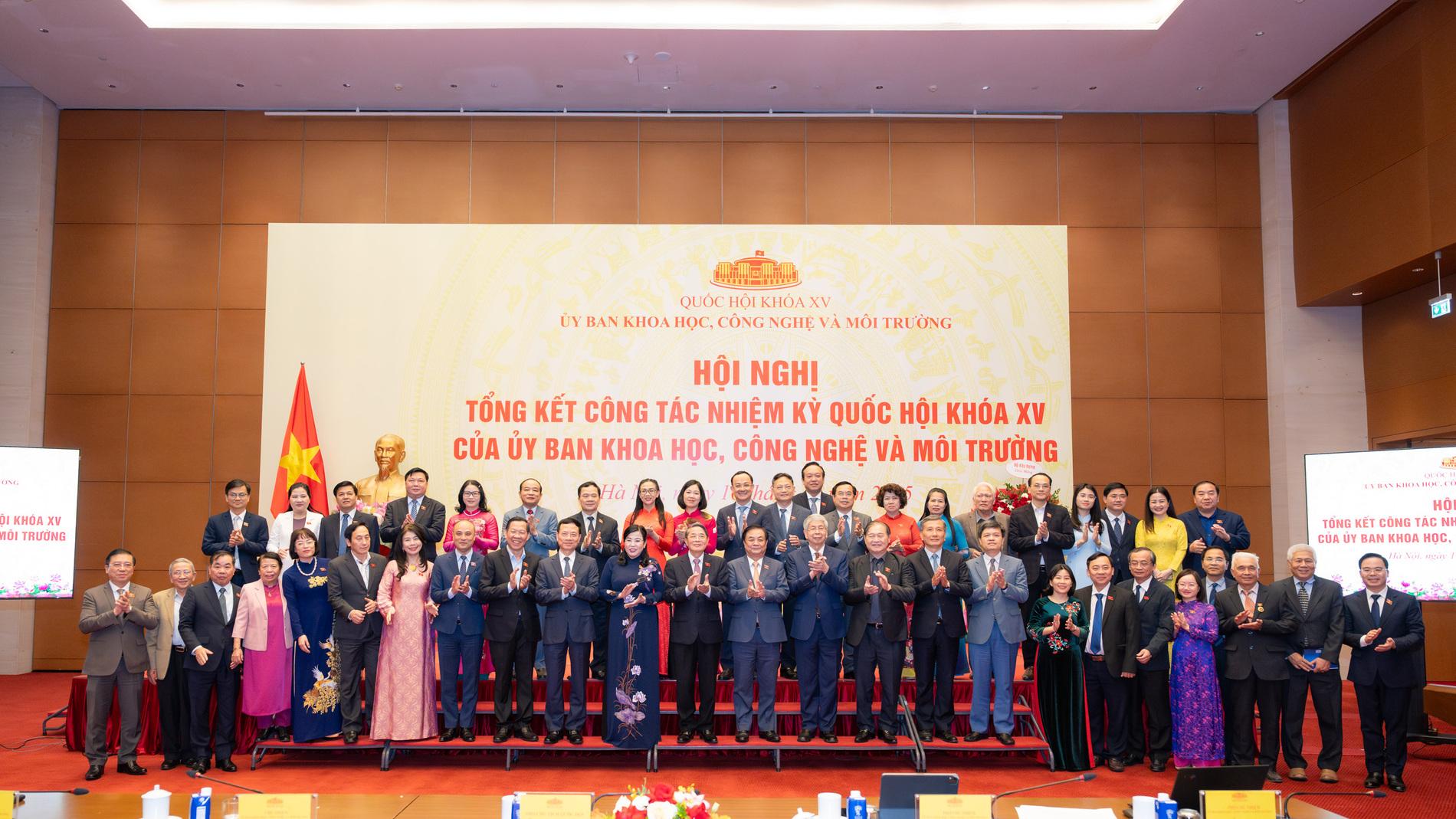 Ủy ban Khoa học, Công nghệ và Môi trường tiếp tục gieo những hạt giống của tri thức và sự liêm chính vào từng dự án luật