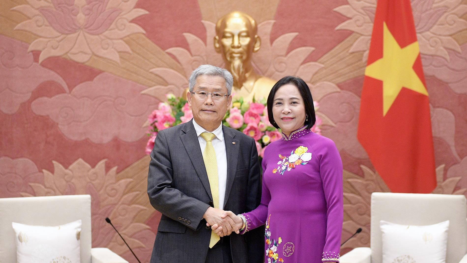Phó Chủ tịch Quốc hội Nguyễn Thị Thanh tiếp Chủ tịch kiêm Tổng Giám đốc Tập đoàn điện lực Hàn Quốc
