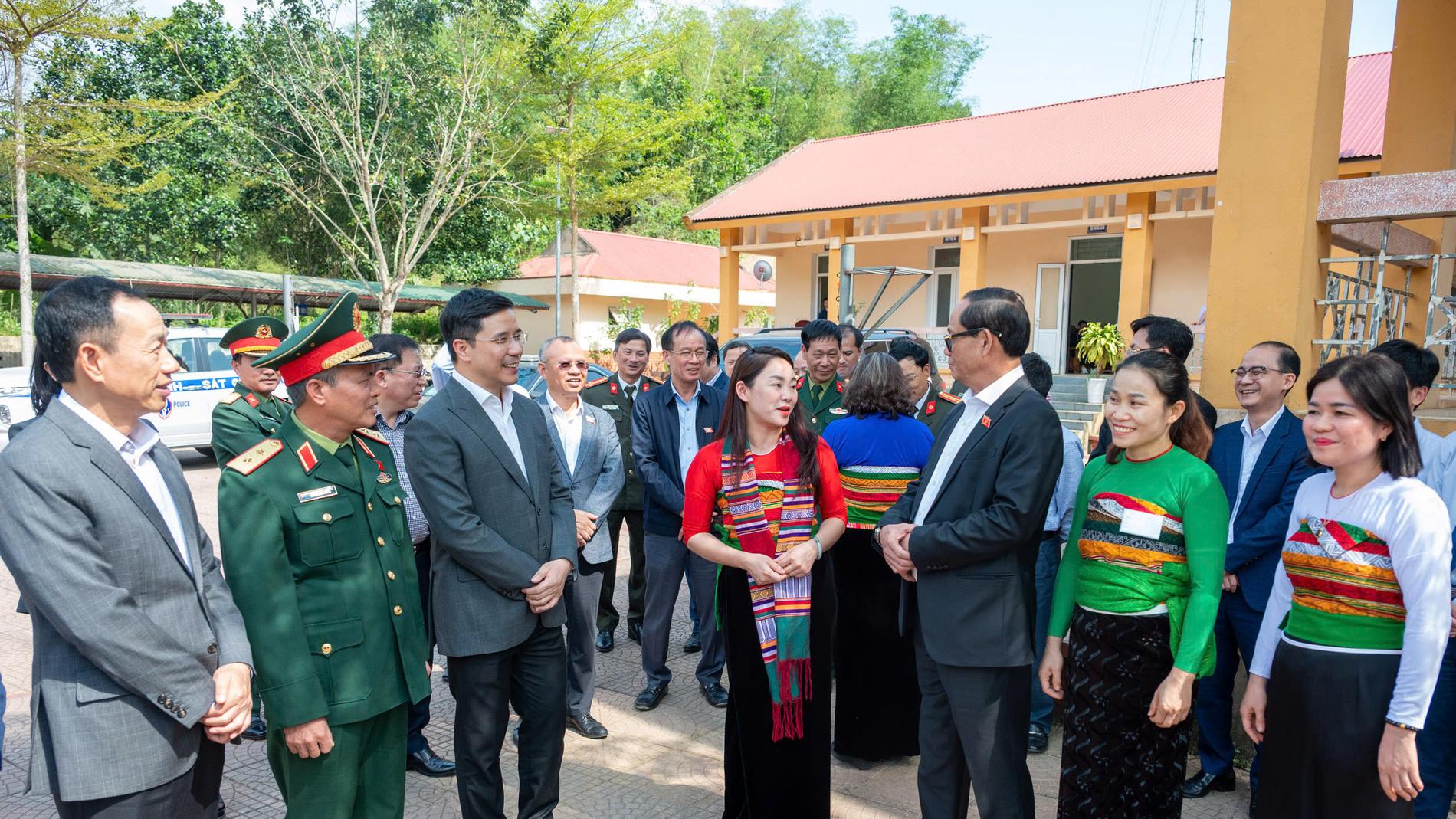 Phó Chủ tịch Quốc hội, Thượng tướng Trần Quang Phương kiểm tra công tác chuẩn bị bầu cử tại xã Pù Luông, tỉnh Thanh Hóa