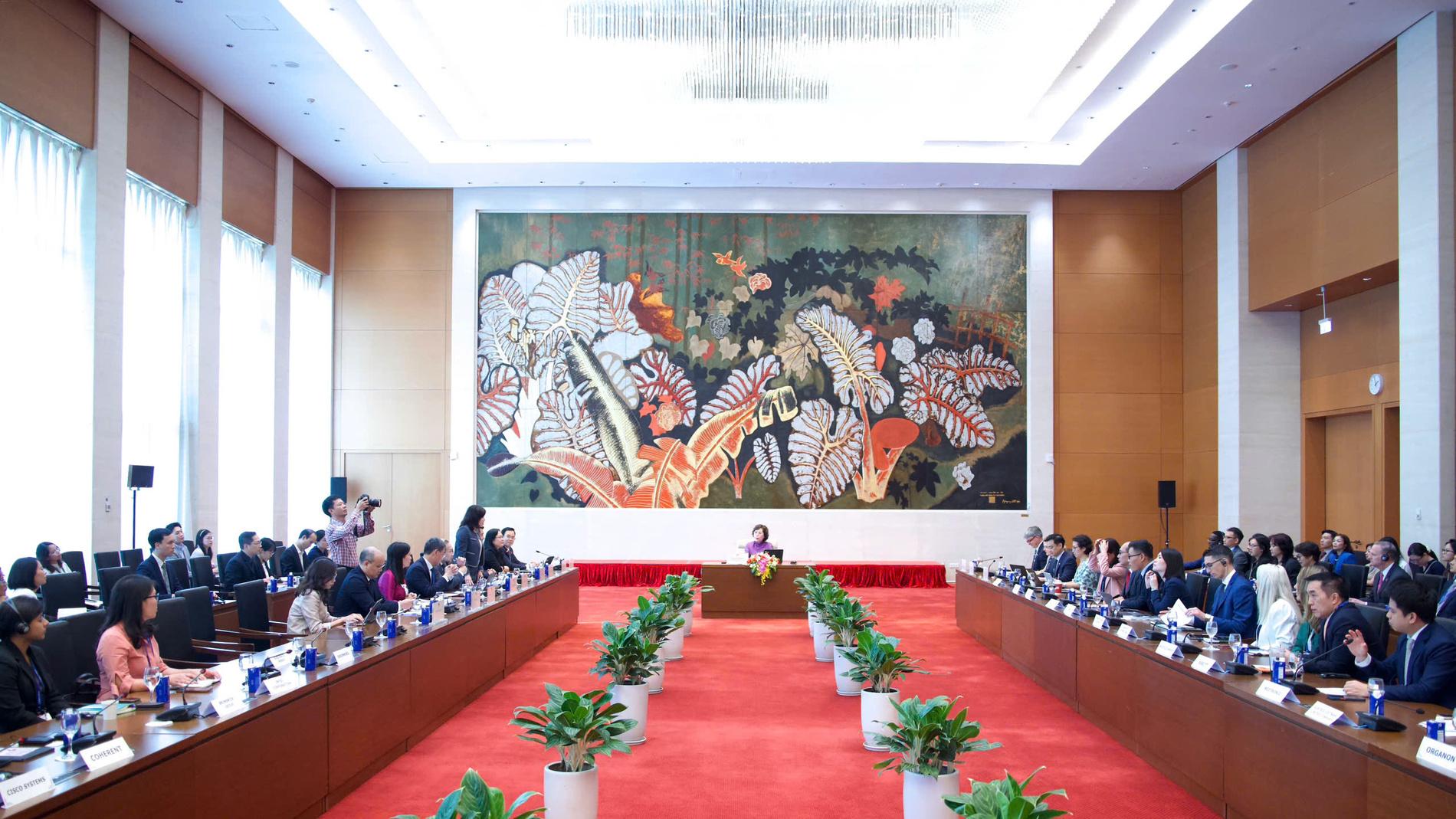 Phó Chủ tịch Quốc hội Nguyễn Thị Hồng tiếp Đoàn doanh nghiệp cấp cao USABC