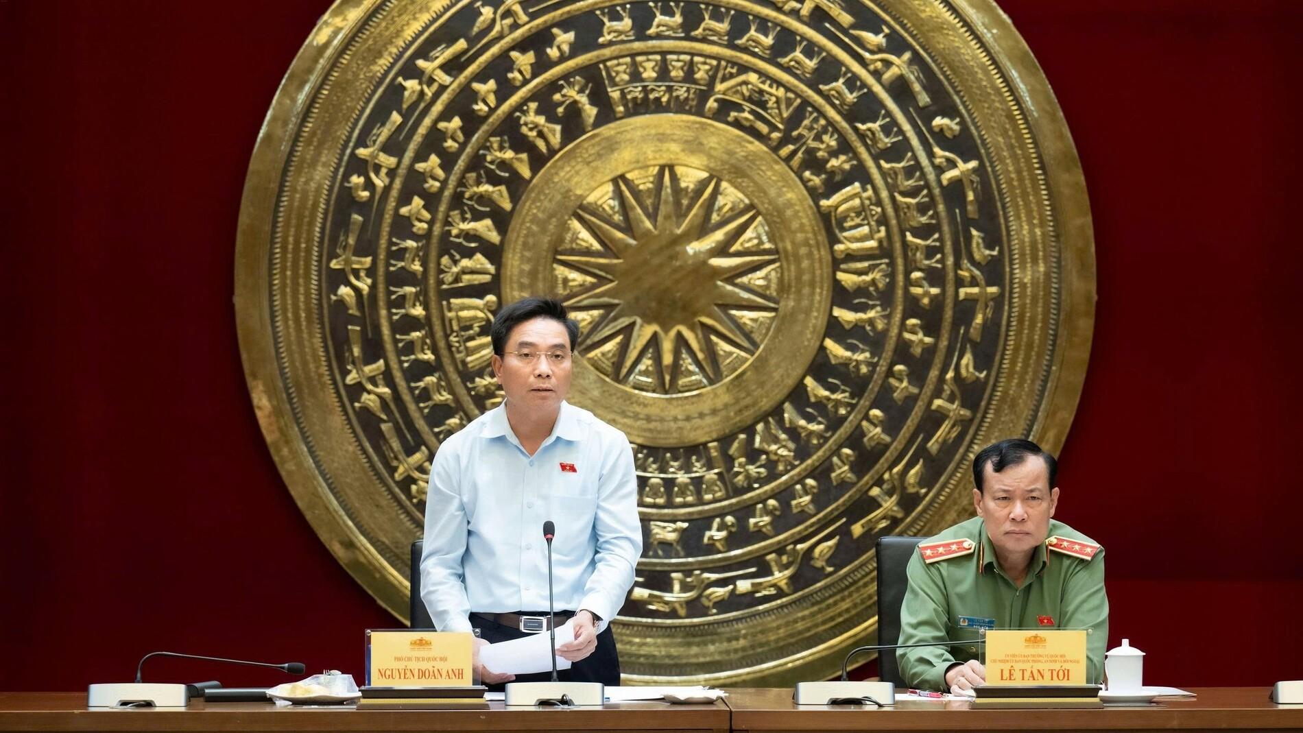 Video: Phó Chủ tịch Quốc hội, Thượng tướng Nguyễn Doãn Anh làm việc với Thường trực Ủy ban Quốc phòng, An ninh và Đối ngoại của Quốc hội