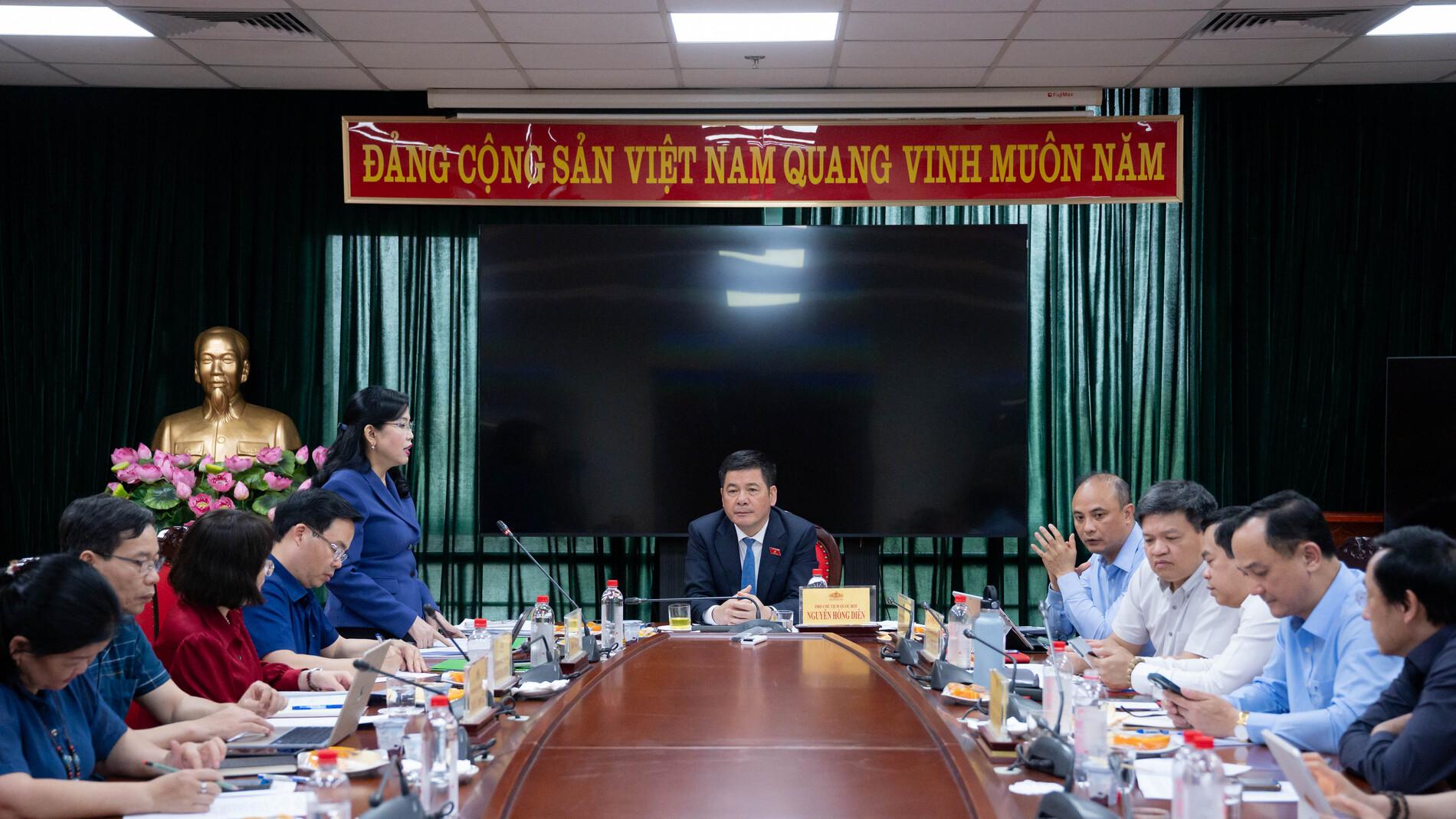 Phó Chủ tịch Quốc hội Nguyễn Hồng Diên làm việc với Ủy ban Khoa học, Công nghệ và Môi trường