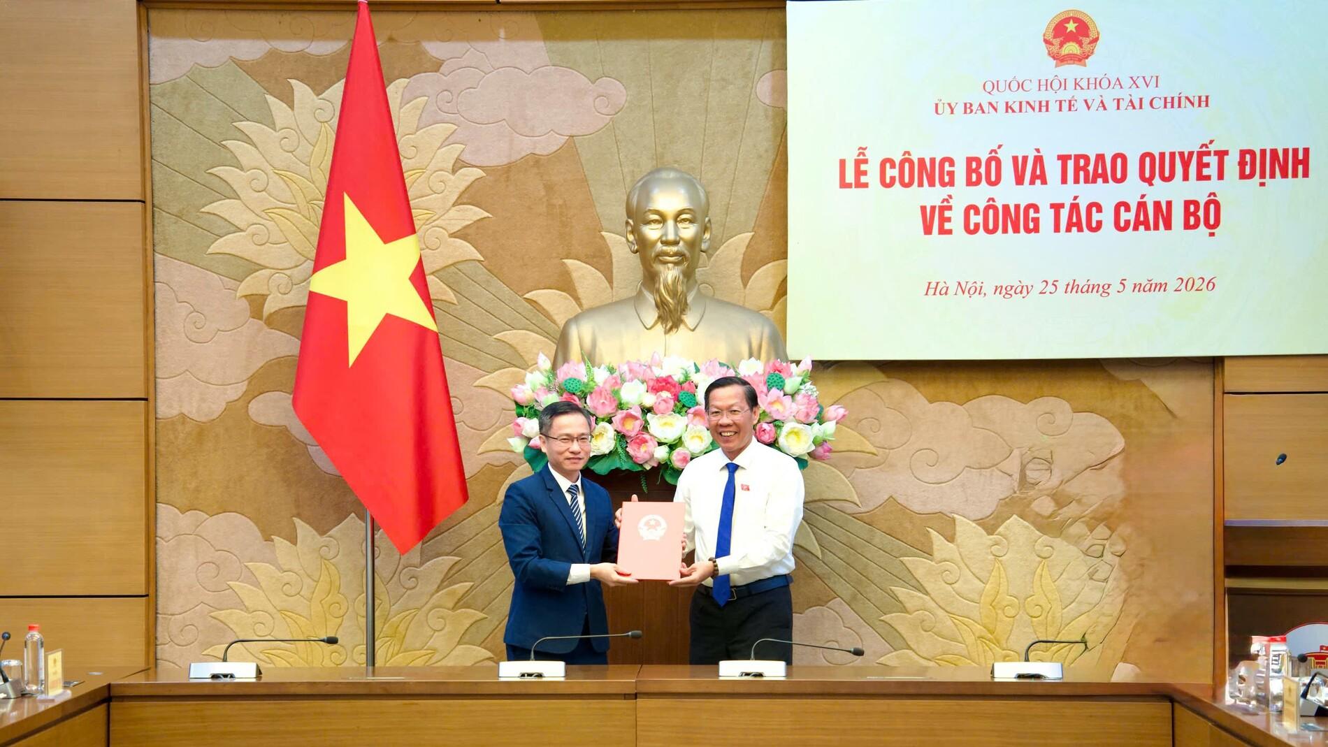 Ủy ban Kinh tế và Tài chính trao quyết định bổ nhiệm Vụ trưởng Vụ Kinh tế và Tài chính
