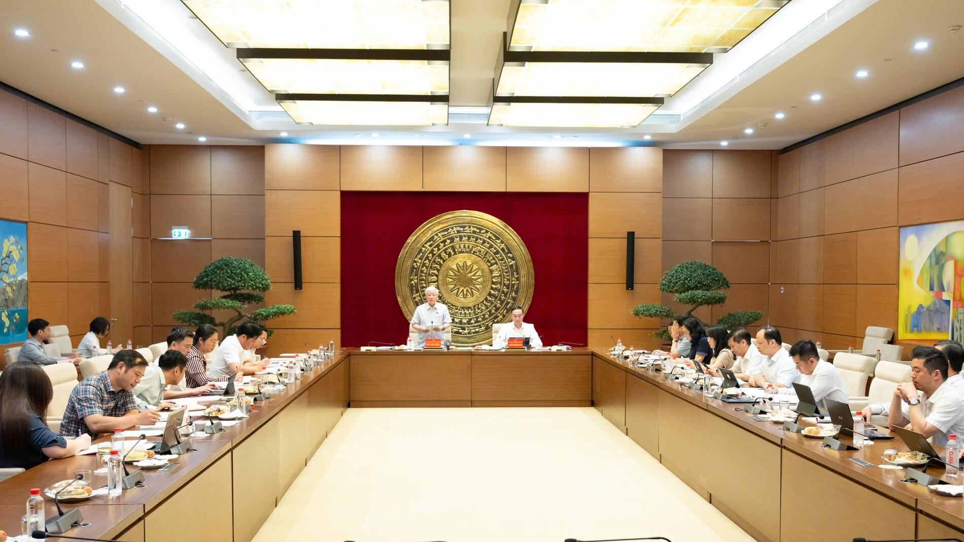Phó Chủ tịch Thường trực Quốc hội Đỗ Văn Chiến dự Phiên họp thứ Nhất của Tổ biên tập xây dựng Đề án ban hành Quy chế phối hợp của Đảng ủy Quốc hội