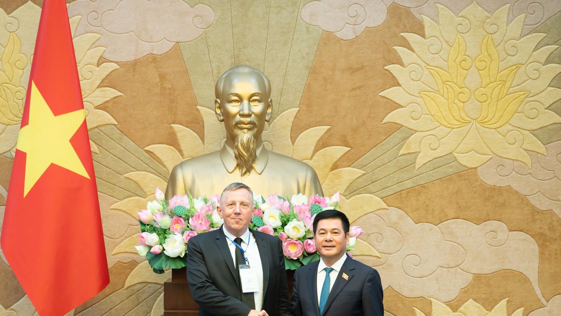 Phó Chủ tịch Quốc hội Nguyễn Hồng Diên tiếp Đoàn Hội đồng Năng lượng gió toàn cầu