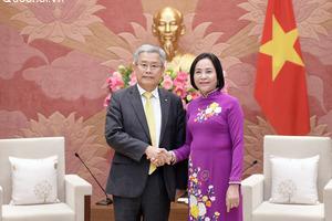 Phó Chủ tịch Quốc hội Nguyễn Thị Thanh tiếp Chủ tịch kiêm Tổng Giám đốc Tập đoàn điện lực Hàn Quốc