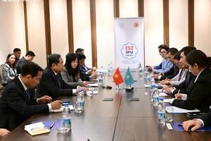 Chủ tịch Quốc hội Trần Thanh Mẫn gặp Chủ tịch Hạ viện Kazakhstan nhân dịp Đại hội đồng IPU-152