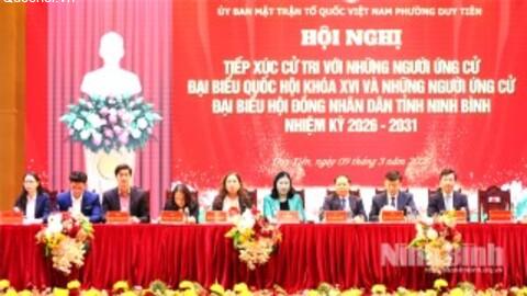 Phó Chủ nhiệm Thường trực Ủy ban Dân nguyện và Giám sát của Quốc hội Lê Thị Nga cùng các ứng cử viên ĐBQH, đại biểu HĐND tỉnh tiếp xúc cử tri phường Duy Tiên, Duy Tân, tỉnh Ninh Bình
