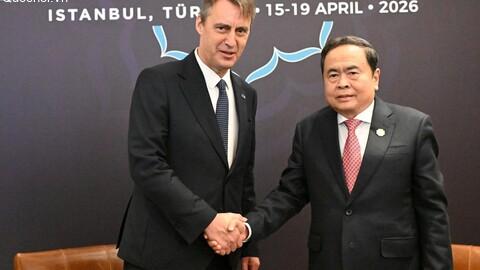 Chủ tịch Quốc hội Trần Thanh Mẫn gặp Chủ tịch Thượng viện Bỉ Vincent Blondel nhân dịp IPU 152