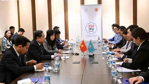 Chủ tịch Quốc hội Trần Thanh Mẫn gặp Chủ tịch Hạ viện Kazakhstan nhân dịp Đại hội đồng IPU-152