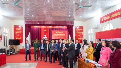 Phó Chủ tịch Quốc hội, Thượng tướng Trần Quang Phương kiểm tra công tác chuẩn bị bầu cử tại Khu vực bỏ phiếu tỉnh Thanh Hóa