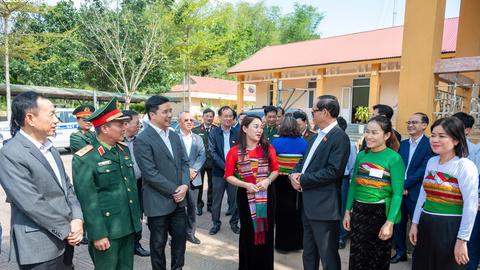 Phó Chủ tịch Quốc hội, Thượng tướng Trần Quang Phương kiểm tra công tác chuẩn bị bầu cử tại xã Pù Luông, tỉnh Thanh Hóa