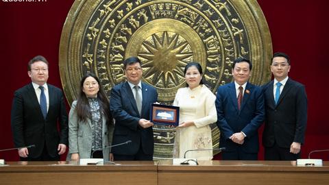 Phó Chủ tịch Hội đồng Dân tộc Đinh Thị Phương Lan tiếp Đại sứ CHND Mông Cổ tại Việt Nam
