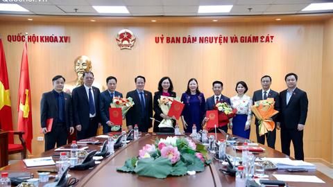 Ủy ban Dân nguyện và Giám sát tổ chức Lễ công bố, trao Nghị quyết của Ủy ban Thường vụ Quốc hội về công tác cán bộ