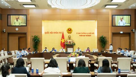 Ủy ban Thường vụ Quốc hội cho ý kiến về dự thảo Nghị quyết của Quốc hội về thực hiện thí điểm chế định luật sư công