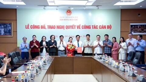 Hội đồng Dân tộc trao Quyết định nghỉ hưu với Phó Chủ tịch Hội đồng Dân tộc Nguyễn Lâm Thành