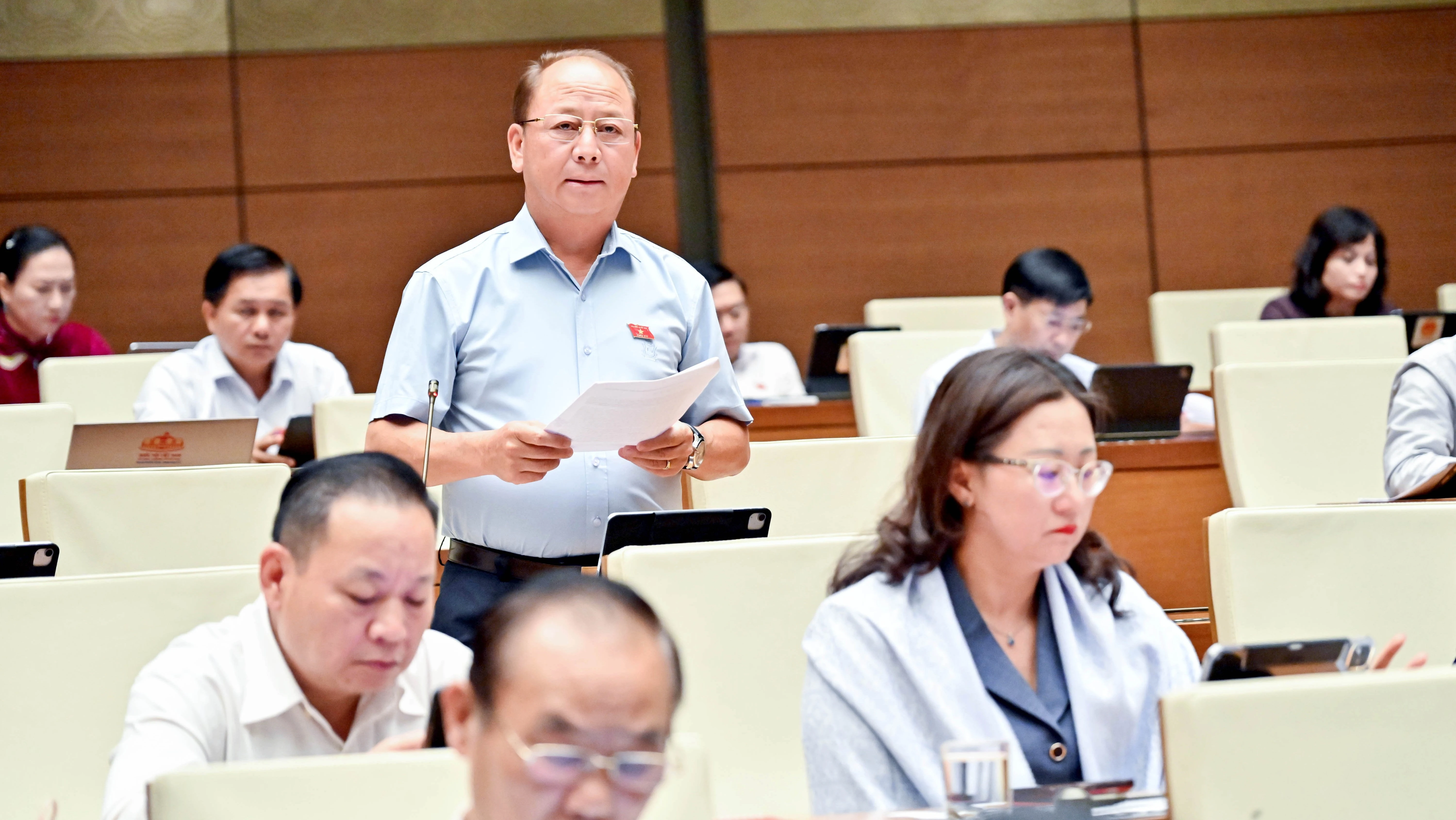 Kiến nghị sớm gỡ vướng đầu tư công, ưu tiên nâng cấp giao thông nông thôn vùng khó khăn