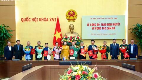 Phó Chủ tịch Quốc hội Nguyễn Thị Thanh dự Lễ Công bố, trao Nghị quyết của Ủy ban Thường vụ Quốc hội về công tác cán bộ