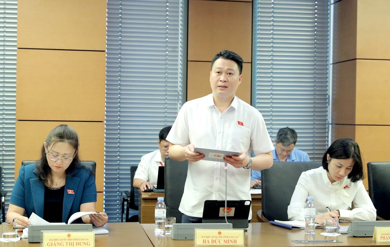 Đoàn đại biểu Quốc hội tỉnh Lào Cai tham gia thảo luận các vấn đề về kinh tế - xã hội, tài chính và xây dựng pháp luật