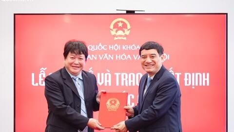 Ủy ban Văn hóa và Xã hội trao quyết định về công tác cán bộ