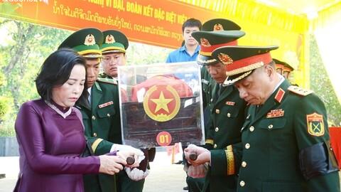 Phó Chủ tịch Quốc hội Nguyễn Thị Thanh dự Lễ truy điệu và an táng 8 hài cốt liệt sĩ hy sinh tại Lào