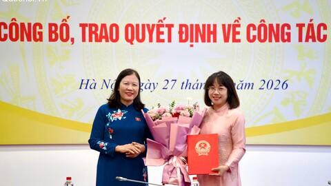 Ủy ban Dân nguyện và Giám sát trao quyết định về công tác cán bộ