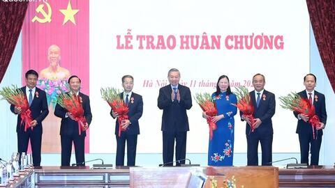 Trao tặng Huân chương Lao động cho các cá nhân có thành tích xuất sắc trong công tác cải cách tư pháp