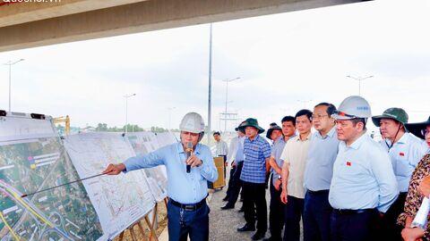 Phó Chủ tịch Quốc hội Nguyễn Hồng Diên khảo sát thực địa dự án đường Vành đai 3 TP. Hồ Chí Minh