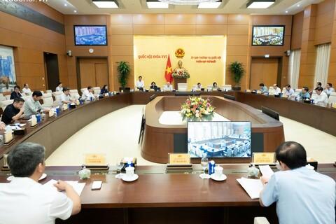 UBTVQH cho ý kiến về kết quả giám sát văn bản QPPL năm 2025: Khắc phục triệt để tình trạng "nợ" văn bản hướng dẫn