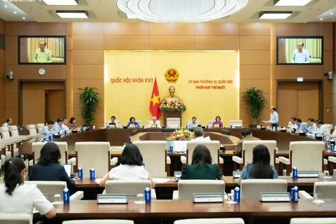 Ủy ban Thường vụ Quốc hội cho ý kiến về dự thảo Nghị quyết của Quốc hội về thực hiện thí điểm chế định luật sư công