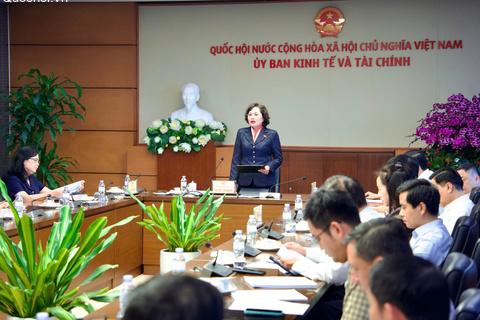 Phó Chủ tịch Quốc hội Nguyễn Thị Hồng làm việc với Thường trực Ủy ban Kinh tế và Tài chính