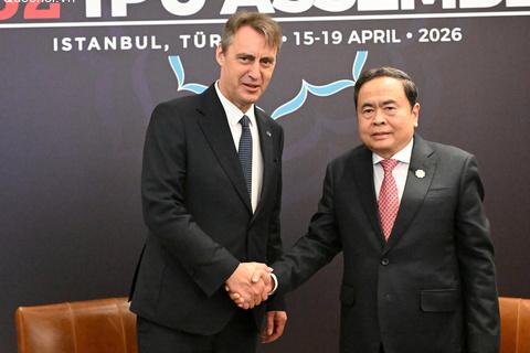 Chủ tịch Quốc hội Trần Thanh Mẫn gặp Chủ tịch Thượng viện Bỉ Vincent Blondel nhân dịp IPU-152