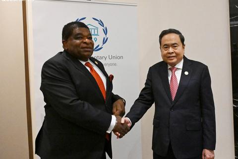 Chủ tịch Quốc hội Trần Thanh Mẫn gặp Tổng Thư ký Liên minh Nghị viện Thế giới Martin Chungong trong khuôn khổ Đại hội đồng IPU-152
