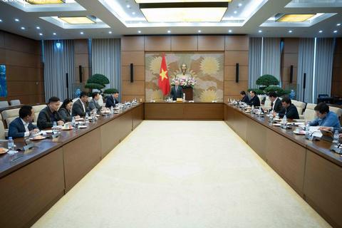 Phó Bí thư Thường trực Đảng ủy Quốc hội Đỗ Văn Chiến chủ trì cuộc làm việc về công tác Đảng