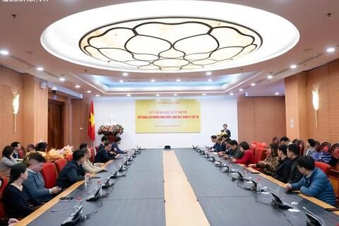 Văn phòng Quốc hội trao Quyết định tiếp nhận, bổ nhiệm Phó Vụ trưởng Vụ Chuyển đổi số