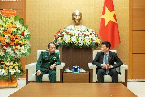 Lãnh đạo Văn phòng Quốc hội tiếp Đoàn Bộ Tư lệnh Bộ đội Biên phòng đến chúc mừng nhân Ngày Truyền thống Văn phòng Quốc hội