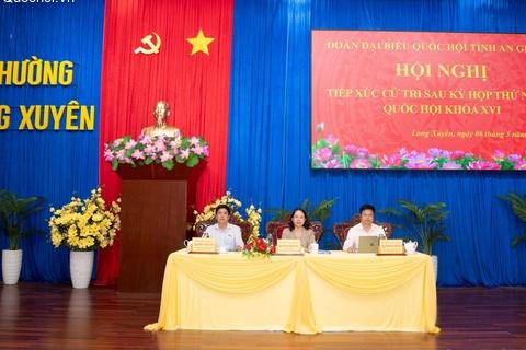 Phó Chủ tịch nước Võ Thị Ánh Xuân tiếp xúc cử tri phường Long Xuyên và xã An Châu, tỉnh An Giang