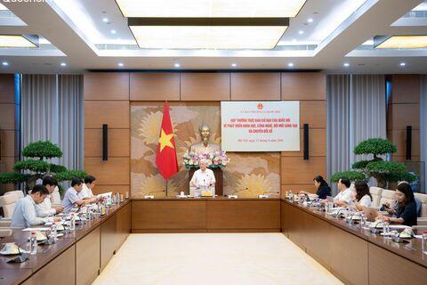 Phó Chủ tịch Thường trực Quốc hội Đỗ Văn Chiến chủ trì Phiên họp Thường trực Ban Chỉ đạo về phát triển khoa học, công nghệ, đổi mới sáng tạo và chuyển đổi số